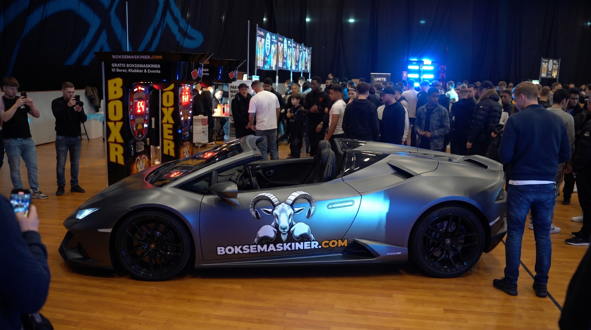 Lamborghini Huracán Spyder med boksemaskiner.com branding
